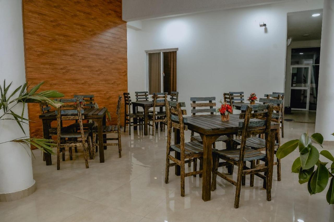 Lucky Transit Hotel - Katunayake Airport Exteriör bild