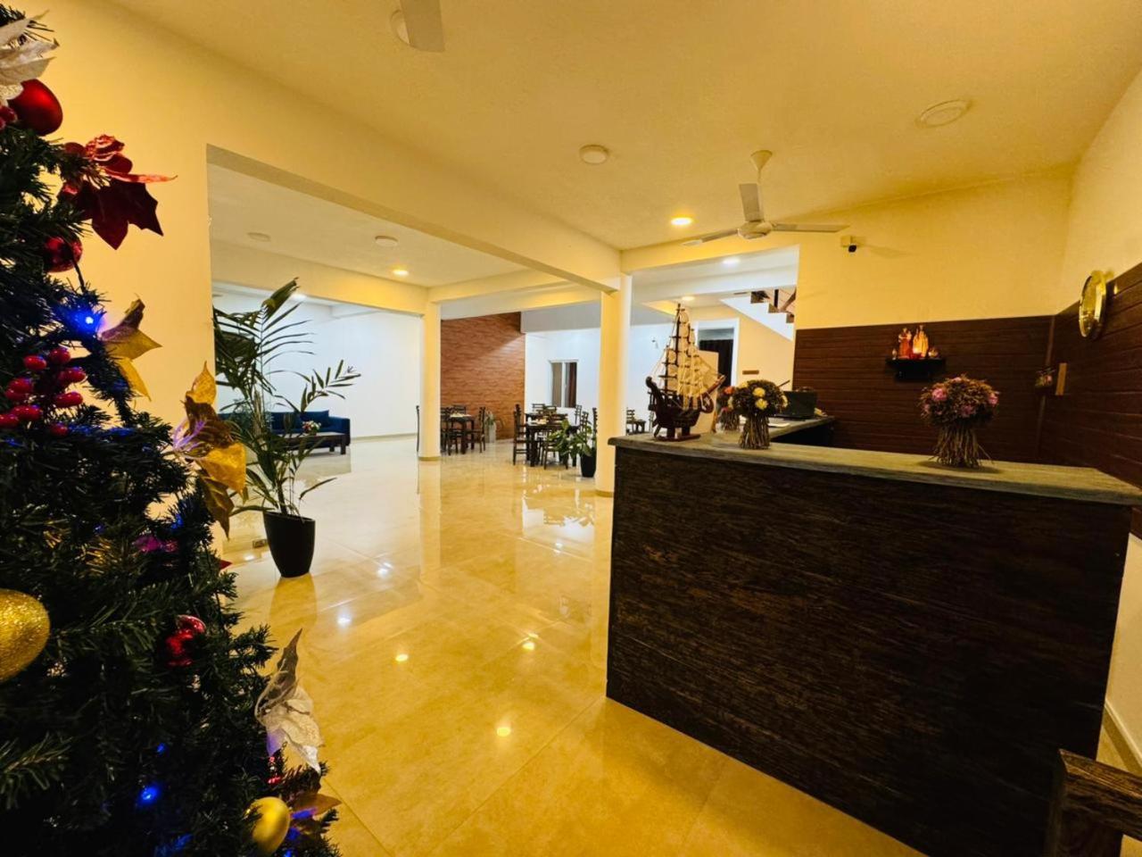 Lucky Transit Hotel - Katunayake Airport Exteriör bild