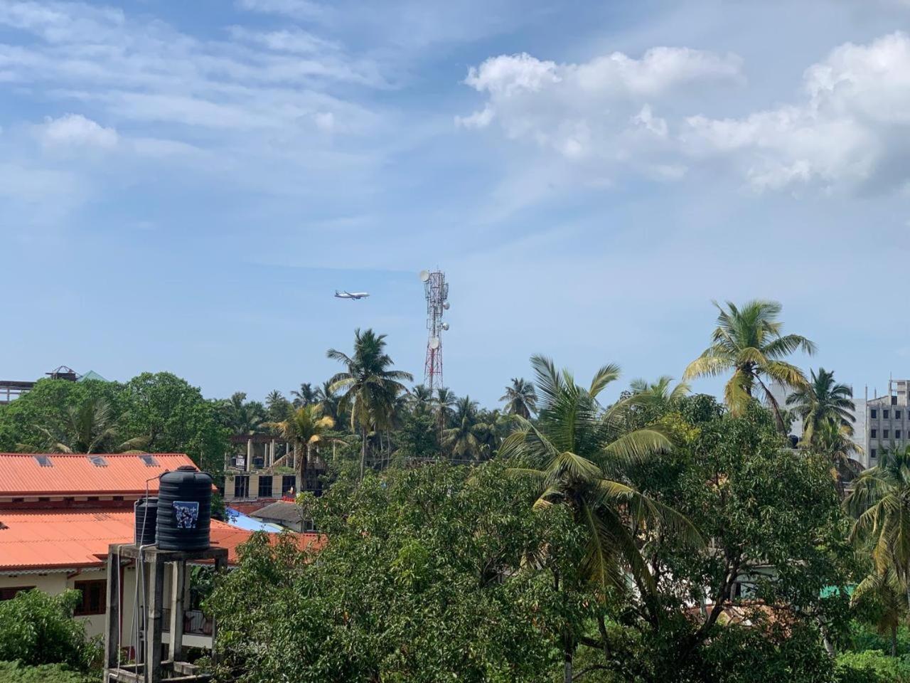Lucky Transit Hotel - Katunayake Airport Exteriör bild